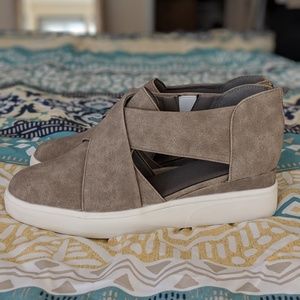 Wedge sneakers